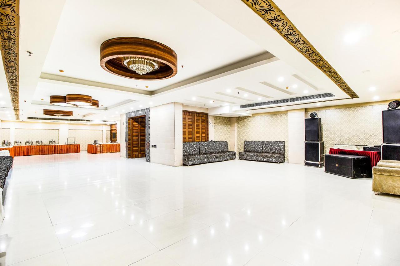 Fabhotel Le Monarque Chandīgarh Esterno foto