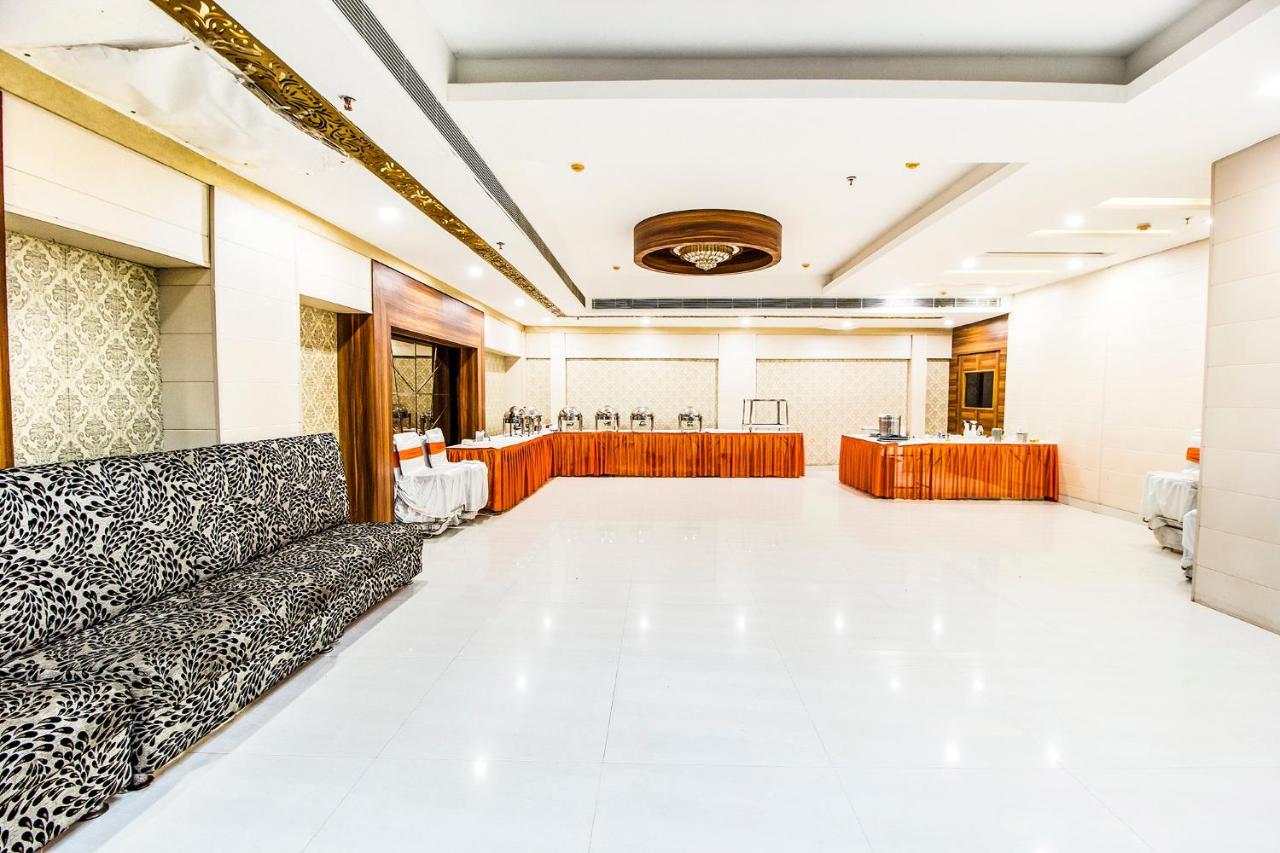 Fabhotel Le Monarque Chandīgarh Esterno foto